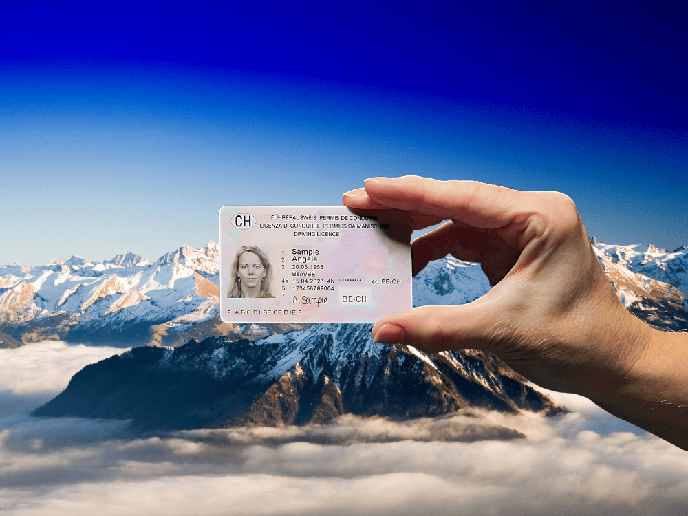 Le nouveau permis conduire suisse 2023 : nouveau look et sécurité renforcée.